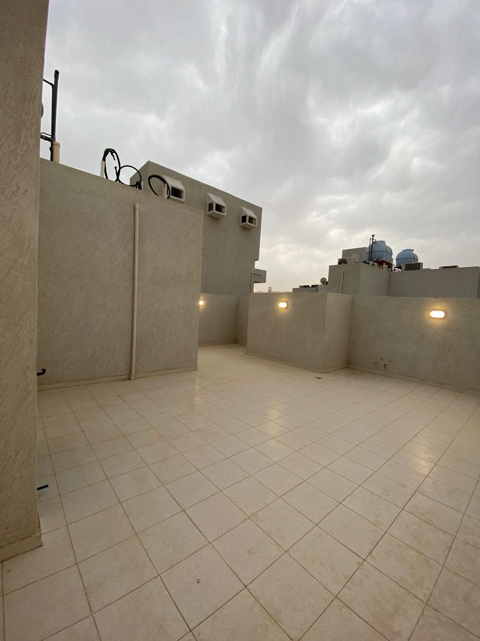 شقة روف ٤ غرف بسطح خاص - صورة 14